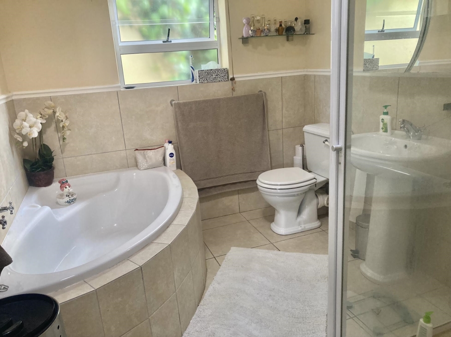 To Let 3 Bedroom Property for Rent in Claremont Upper Western Cape